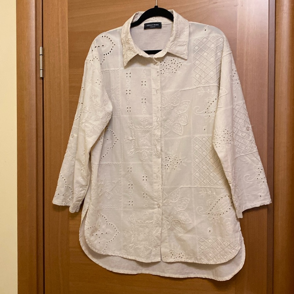 New blouse without tag. Size ONE. 100% COTTON